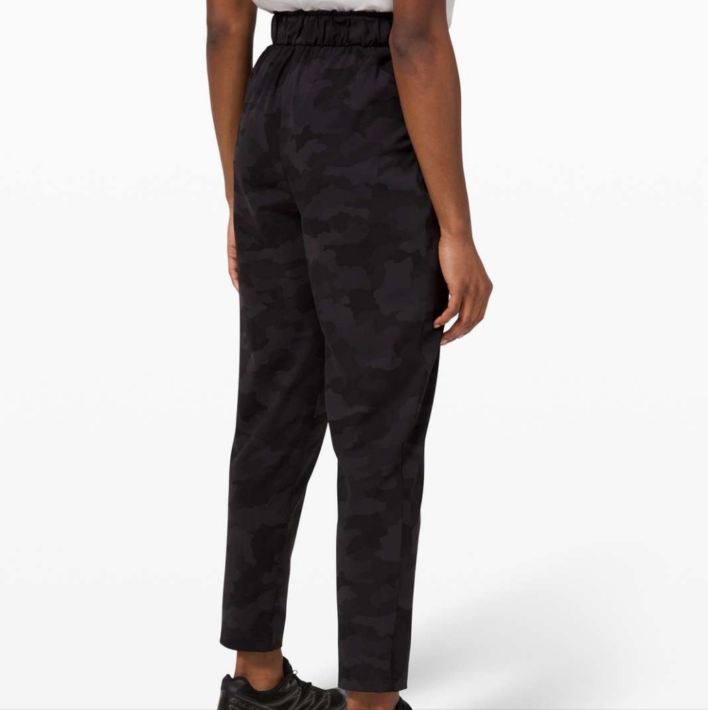 Lululemon Keep Moving Pant 7/8 High-Rise Heritage 365 Camo Deep Coal Multi
